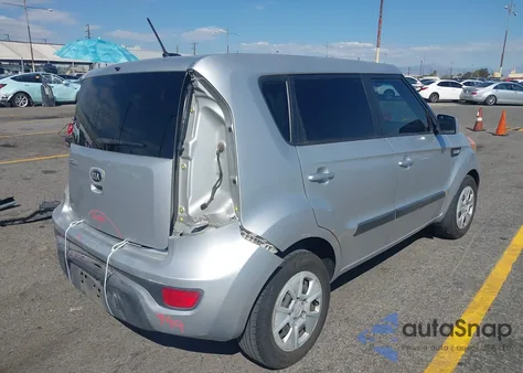 2013 Kia Soul z USA, uszkodzony, nr VIN KNDJT2A5XD7754831
